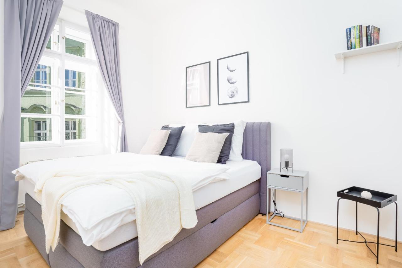 Prague Days - Bright Apartment - Old Town מראה חיצוני תמונה