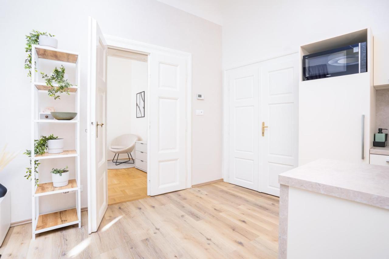 Prague Days - Bright Apartment - Old Town מראה חיצוני תמונה