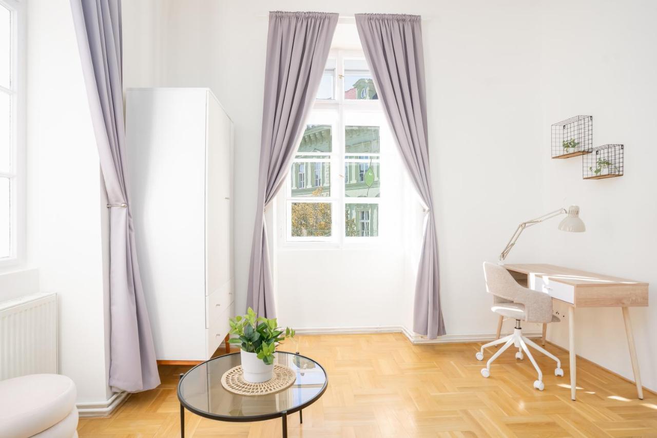 Prague Days - Bright Apartment - Old Town מראה חיצוני תמונה